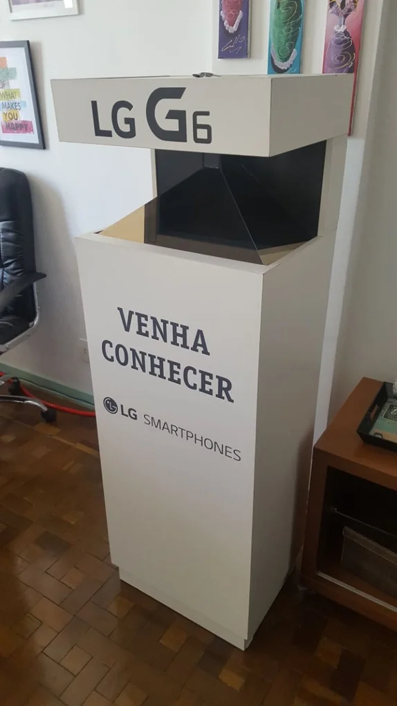Display holográfico — vista 2